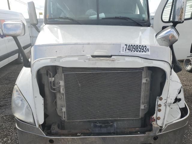 2012 Freightliner Cascadia 125