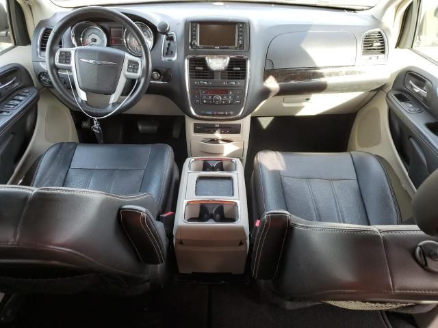 2013 Chrysler Town & Country Touring L