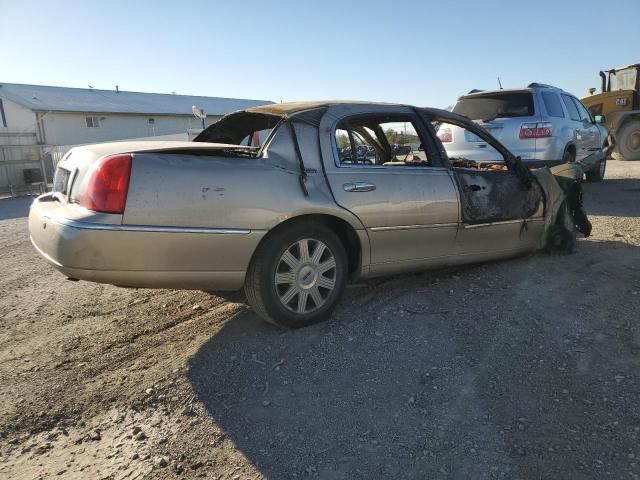 2005 Lincoln Town Car Signature Limited