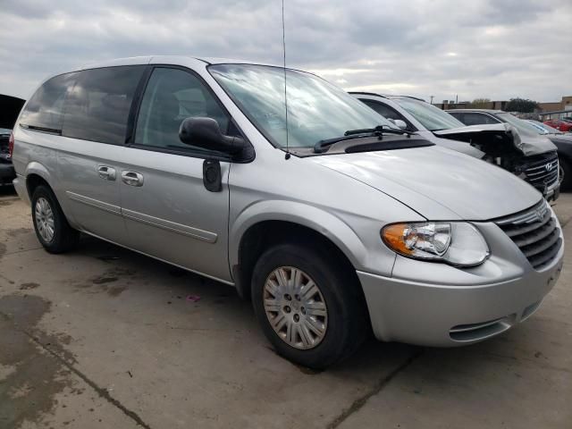 2005 Chrysler Town & Country LX