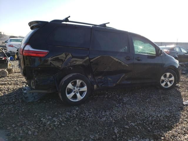 2017 Toyota Sienna LE