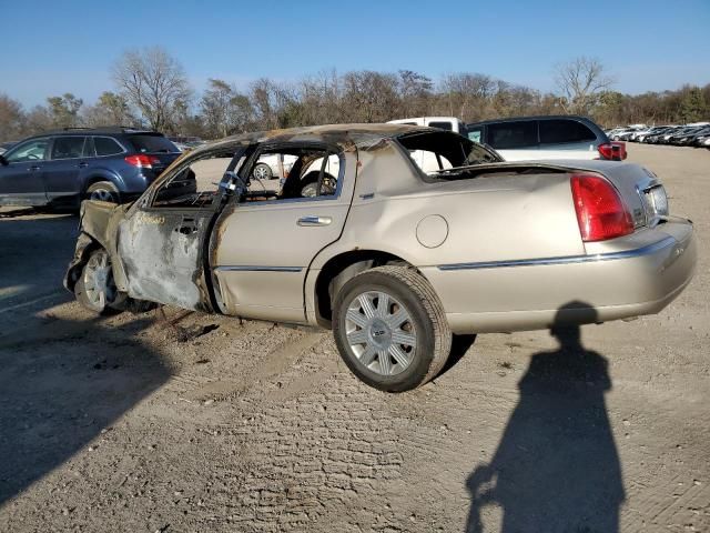 2005 Lincoln Town Car Signature Limited