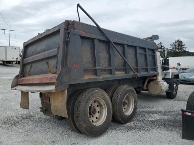 2000 Mack 600 RD600