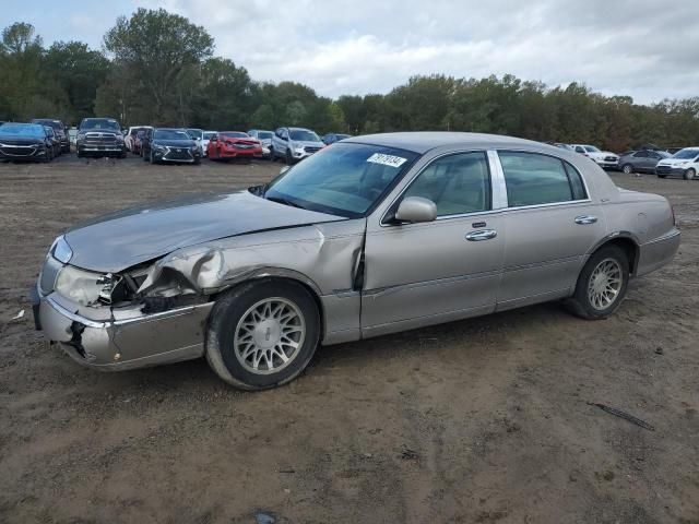 2000 Lincoln Town Car Signature