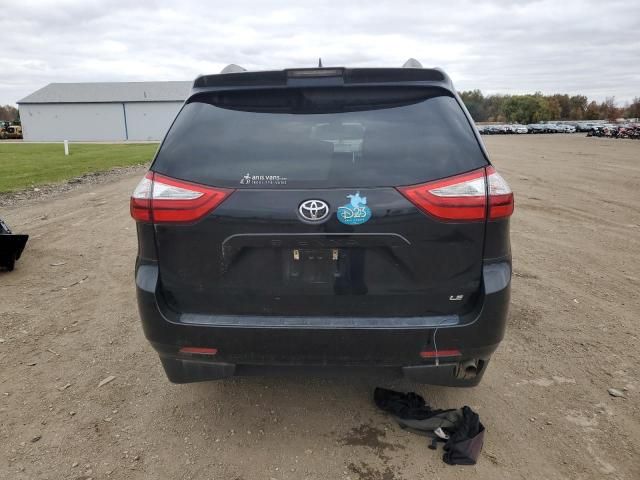 2019 Toyota Sienna LE