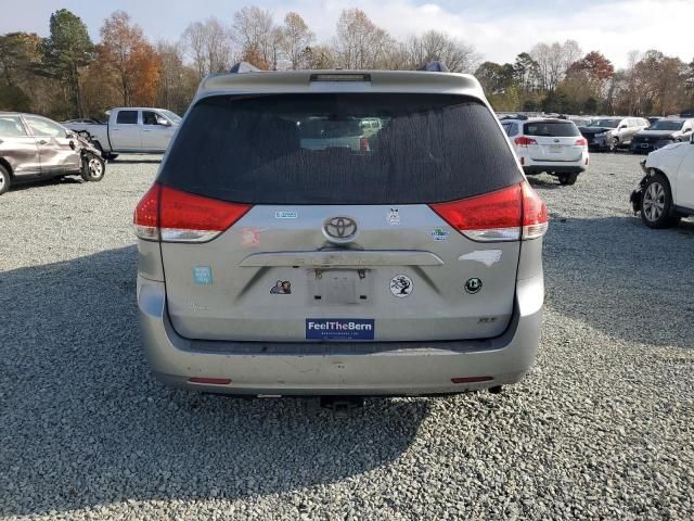 2014 Toyota Sienna XLE