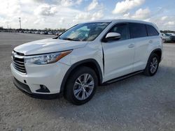 Carros dañados por inundaciones a la venta en subasta: 2015 Toyota Highlander LE