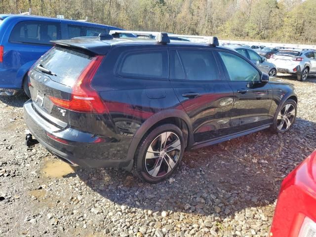 2021 Volvo V60 Cross Country T5 Momentum