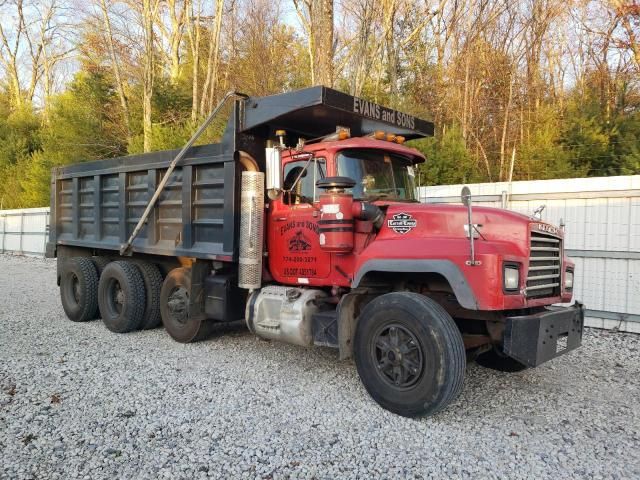 1996 Mack 600 RD600