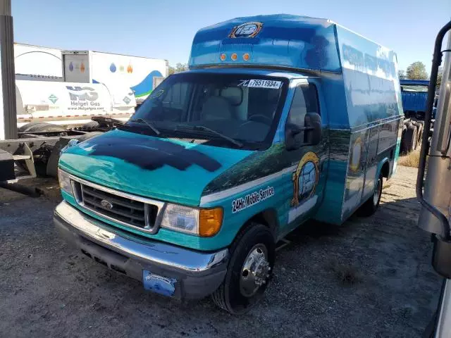 2004 Ford Econoline E350 Super Duty Cutaway Van