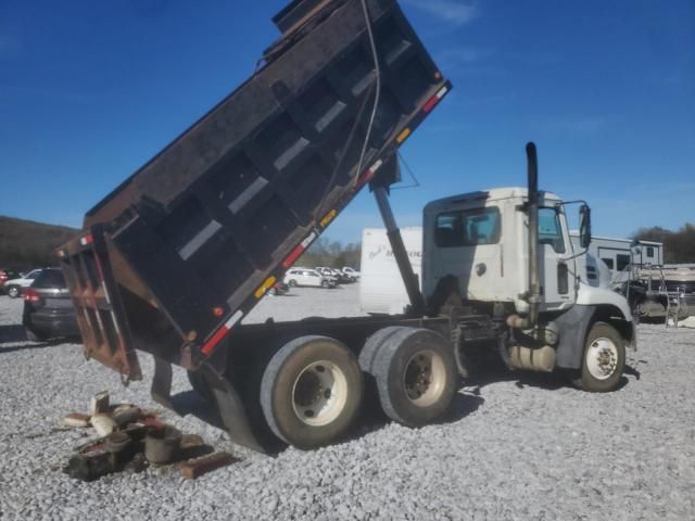 2005 Mack 600 CXN600