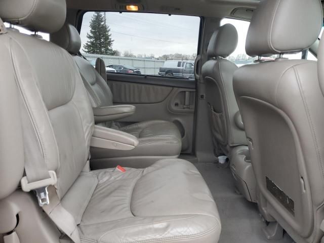 2004 Toyota Sienna XLE