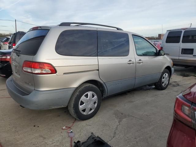 2003 Toyota Sienna LE