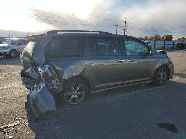 2017 Toyota Sienna SE