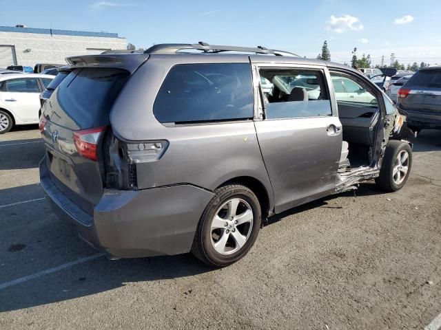 2016 Toyota Sienna LE