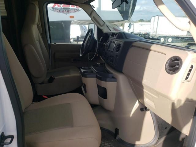 2014 Winnebago 2014 Ford Econoline E450 Super Duty Cutaway Van