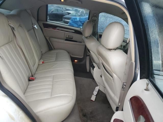 2004 Lincoln Town Car Executive