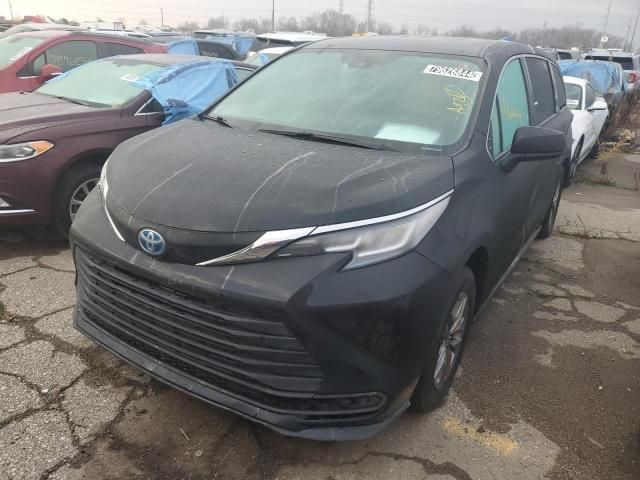 2022 Toyota Sienna LE