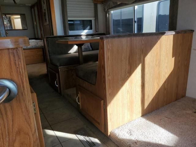 2003 Damon 2003 Workhorse Custom Chassis Motorhome Chassis W2