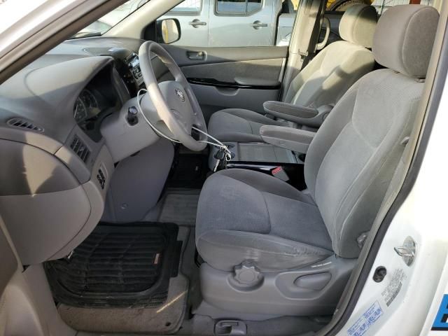 2004 Toyota Sienna CE