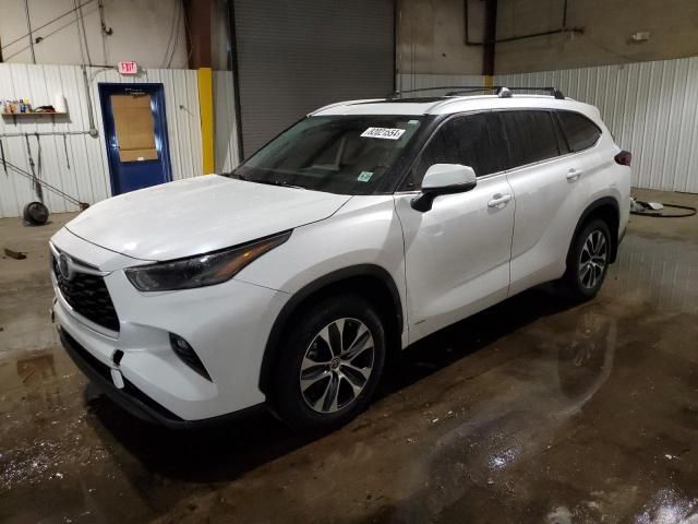 2022 Toyota Highlander Hybrid XLE