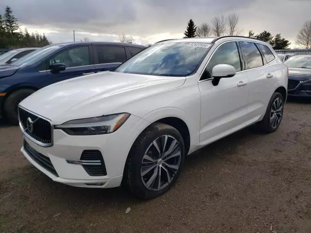 2022 Volvo XC60 B5 Momentum