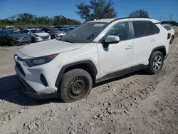 Toyota Vehiculos salvage en venta: 2021 Toyota Rav4 LE