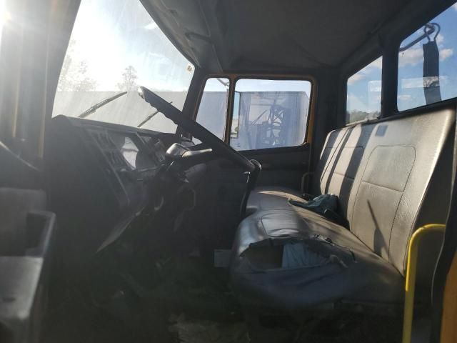 2004 Freightliner Medium CON