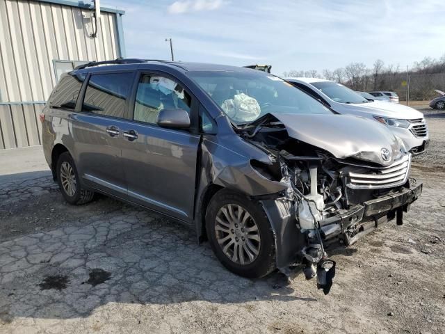 2017 Toyota Sienna XLE