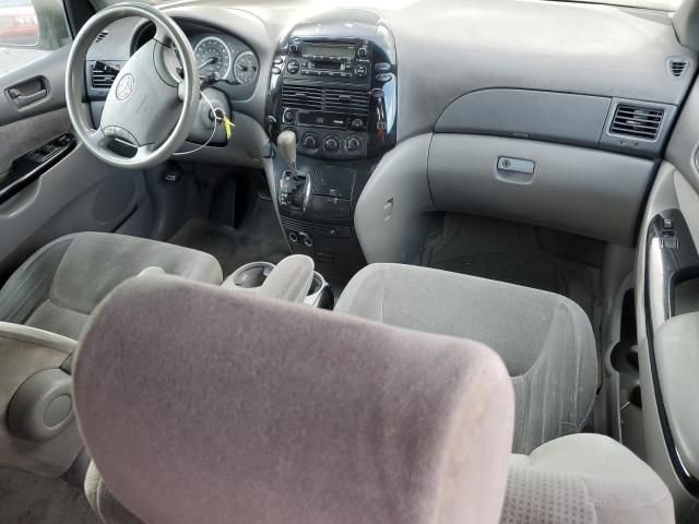 2004 Toyota Sienna CE