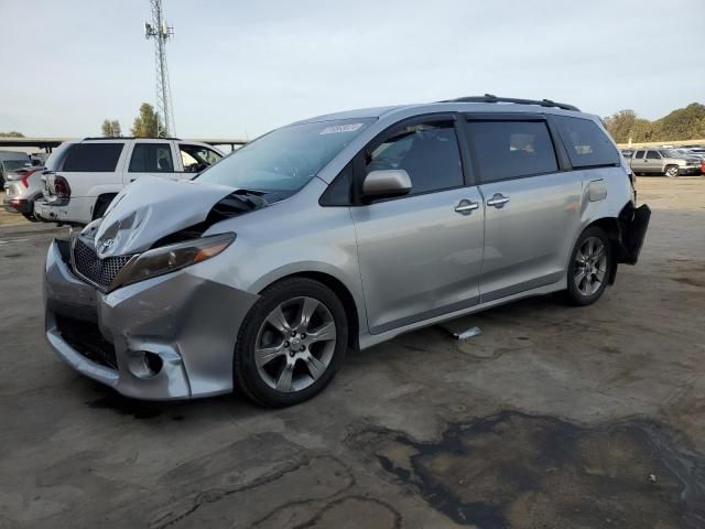 2015 Toyota Sienna Sport