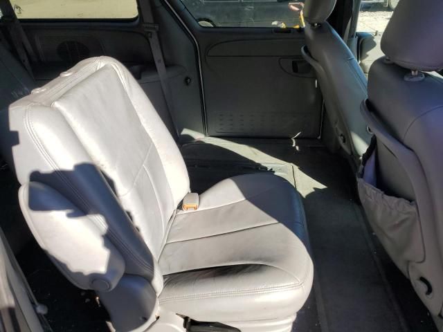 2004 Chrysler Town & Country EX