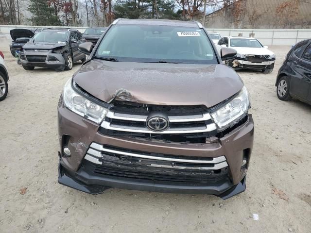 2017 Toyota Highlander SE