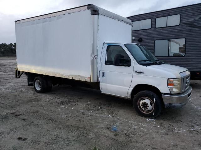 2017 Ford Econoline E450 Super Duty Cutaway Van