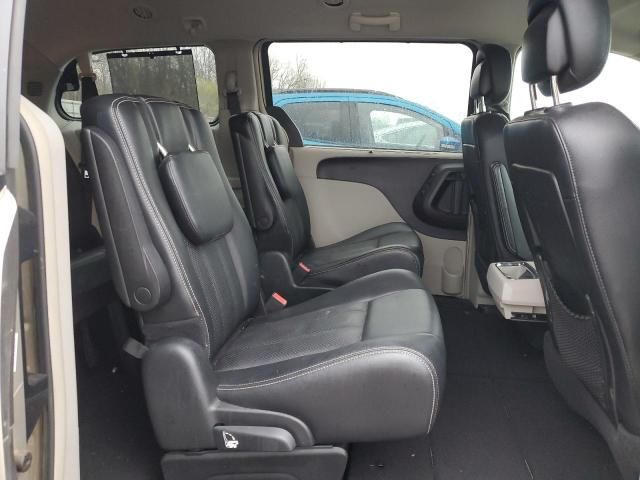 2014 Chrysler Town & Country Touring L