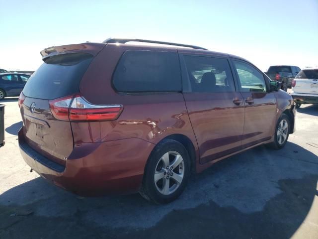 2018 Toyota Sienna LE