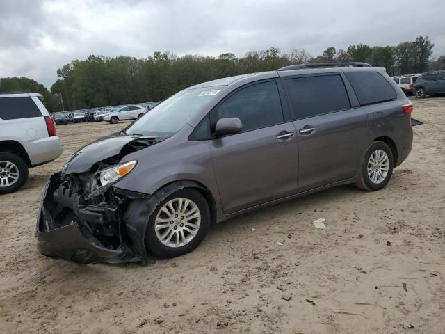 2016 Toyota Sienna XLE