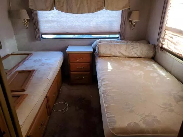 1996 Winnebago 1996 Chevrolet P30