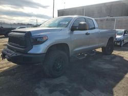 Carros salvage sin ofertas aún a la venta en subasta: 2014 Toyota Tundra Double Cab SR