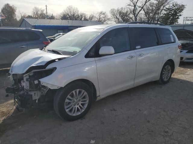 2016 Toyota Sienna XLE