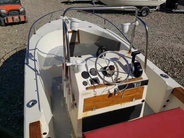 1985 Seaswirl Boat