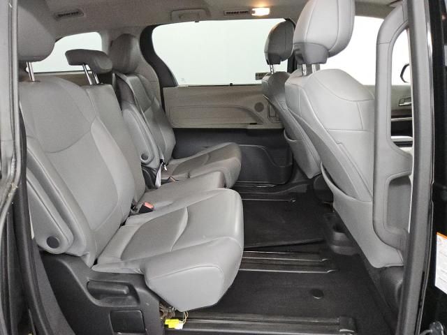 2022 Toyota Sienna XLE