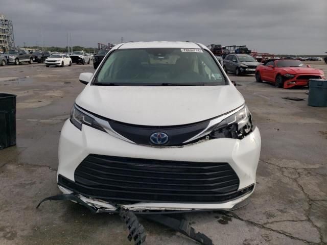 2021 Toyota Sienna LE