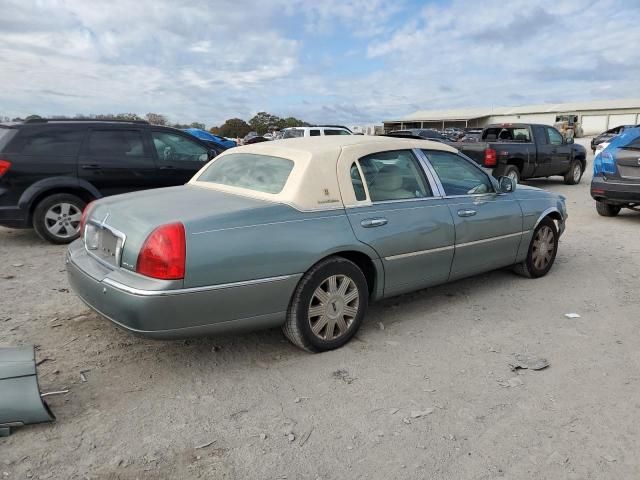 2005 Lincoln Town Car Signature Limited