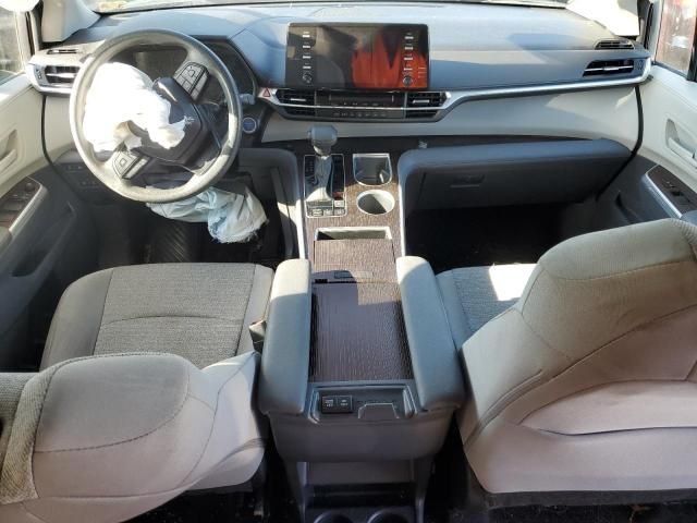 2023 Toyota Sienna LE