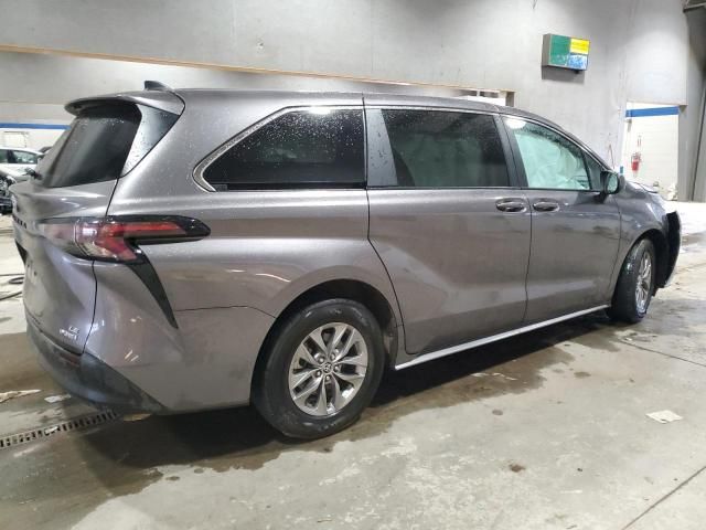 2023 Toyota Sienna LE