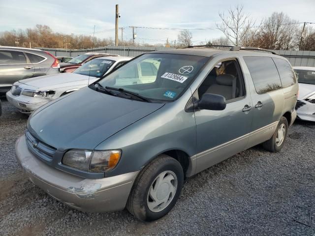 1999 Toyota Sienna LE