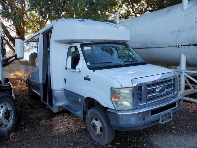 2009 Ford Econoline E450 Super Duty Cutaway Van