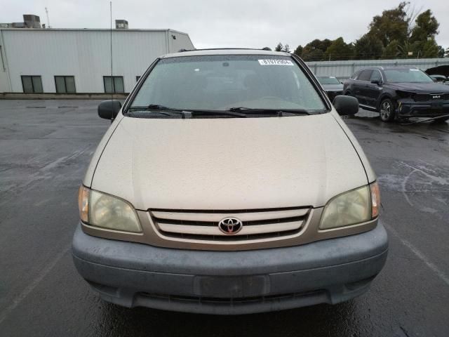 2002 Toyota Sienna LE