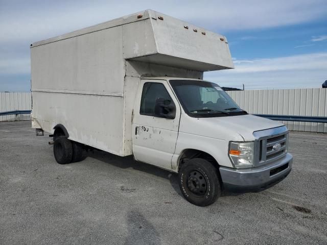 2014 Ford Econoline E450 Super Duty Cutaway Van